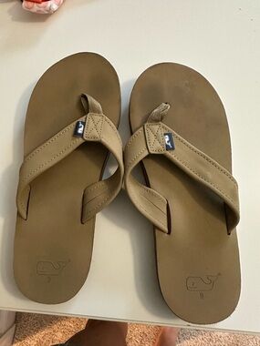 Vineyard Vines Tan Leather-Look Men's Flip Flops